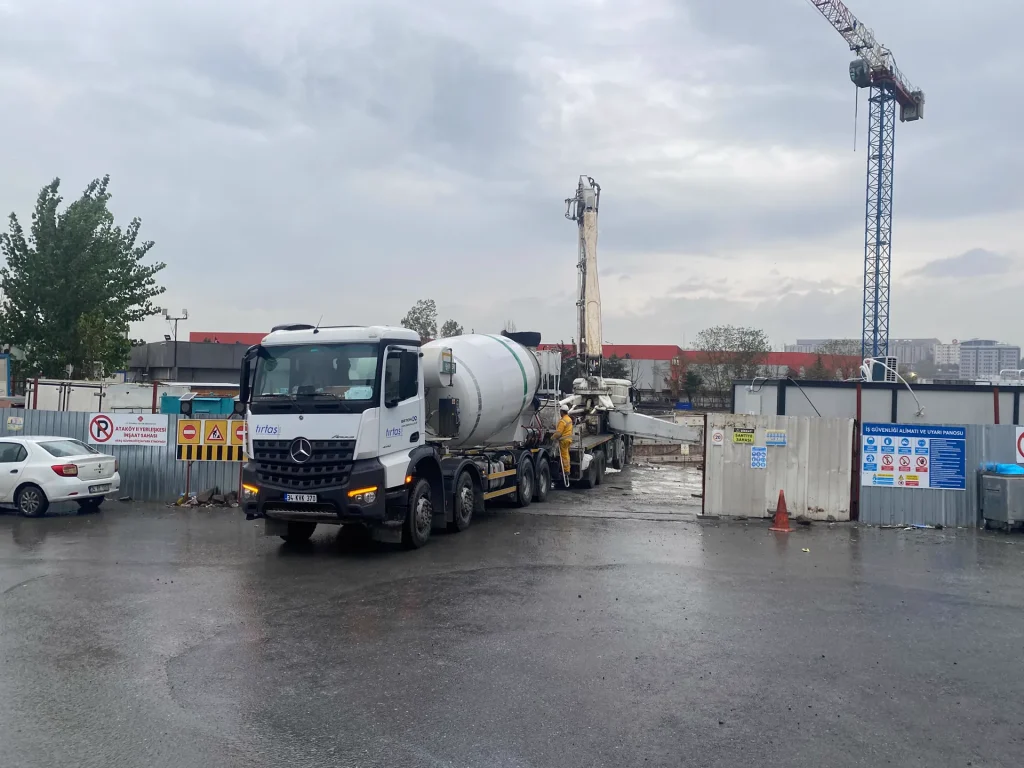Tırtaş concrete mixer at the Ataköy construction site