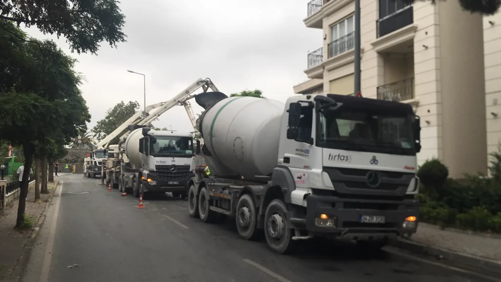 Tırtaş mixers lined up at the pour point